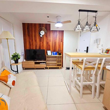 Acellyne'S Suites At The Residences At Commonwealth By Century เกซอนซิตี้ ภายนอก รูปภาพ