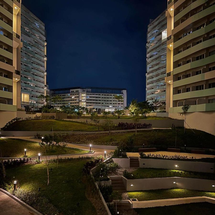 Acellyne'S Suites At The Residences At Commonwealth By Century เกซอนซิตี้ ภายนอก รูปภาพ