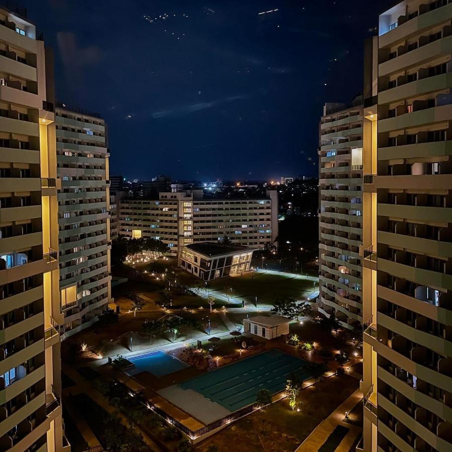 Acellyne'S Suites At The Residences At Commonwealth By Century เกซอนซิตี้ ภายนอก รูปภาพ