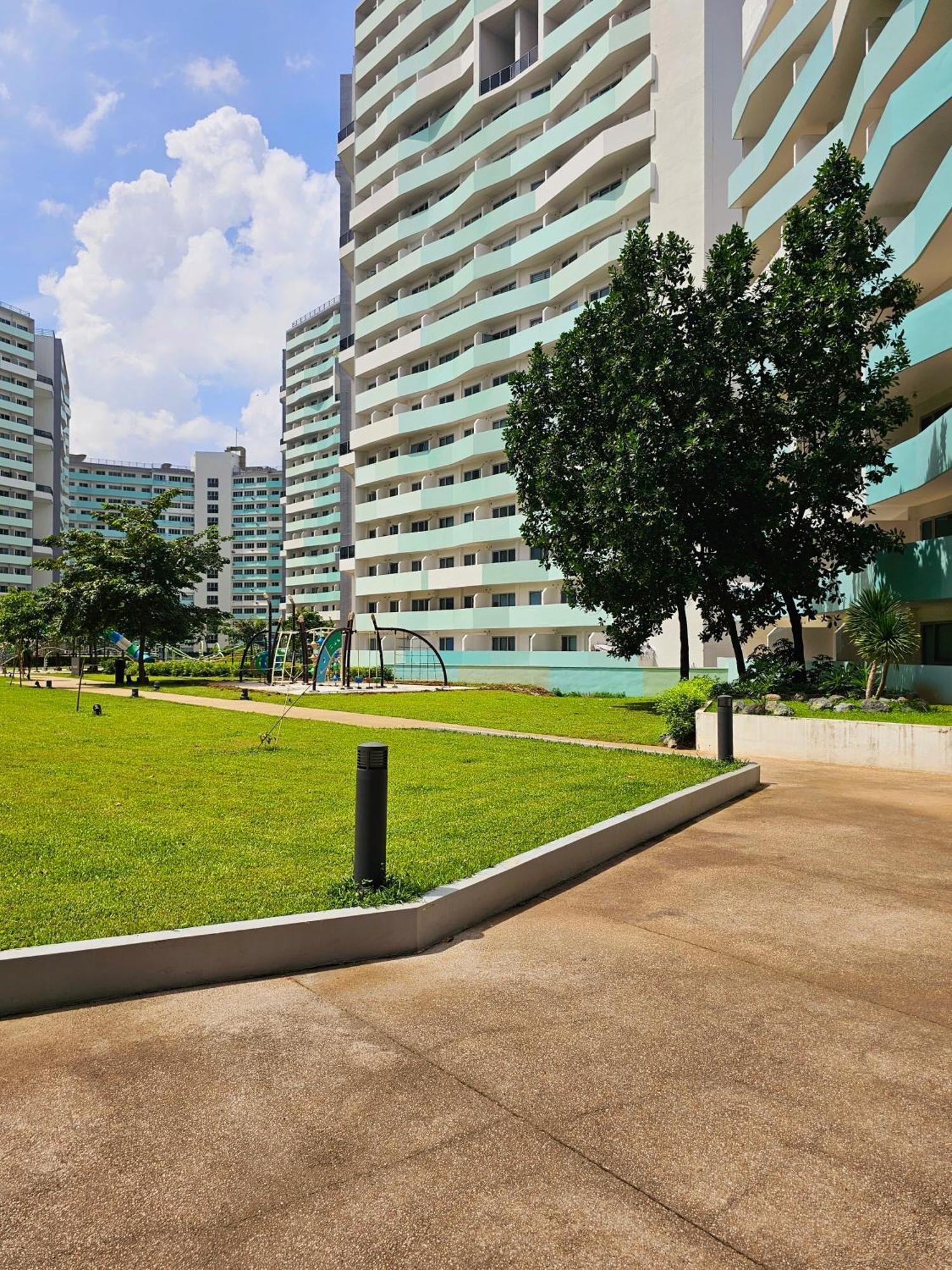 Acellyne'S Suites At The Residences At Commonwealth By Century เกซอนซิตี้ ภายนอก รูปภาพ