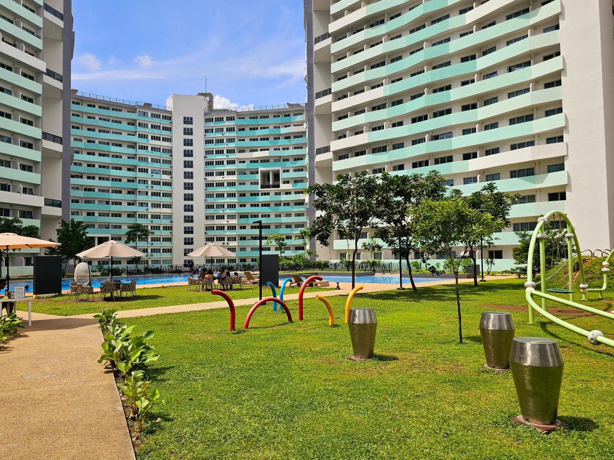 Acellyne'S Suites At The Residences At Commonwealth By Century เกซอนซิตี้ ภายนอก รูปภาพ