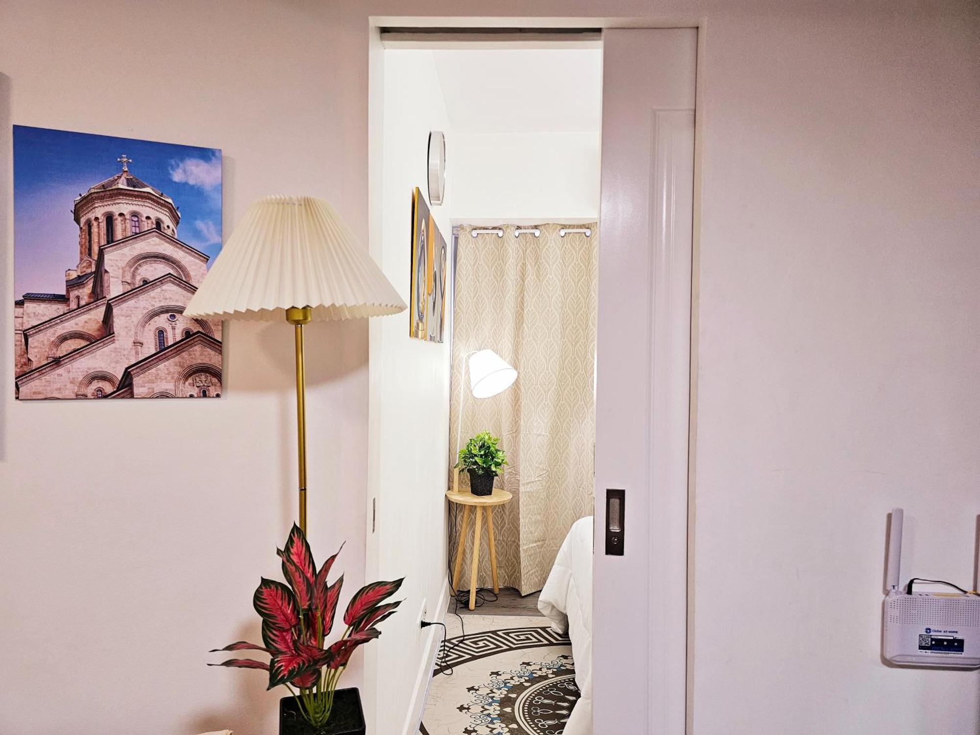 Acellyne'S Suites At The Residences At Commonwealth By Century เกซอนซิตี้ ภายนอก รูปภาพ