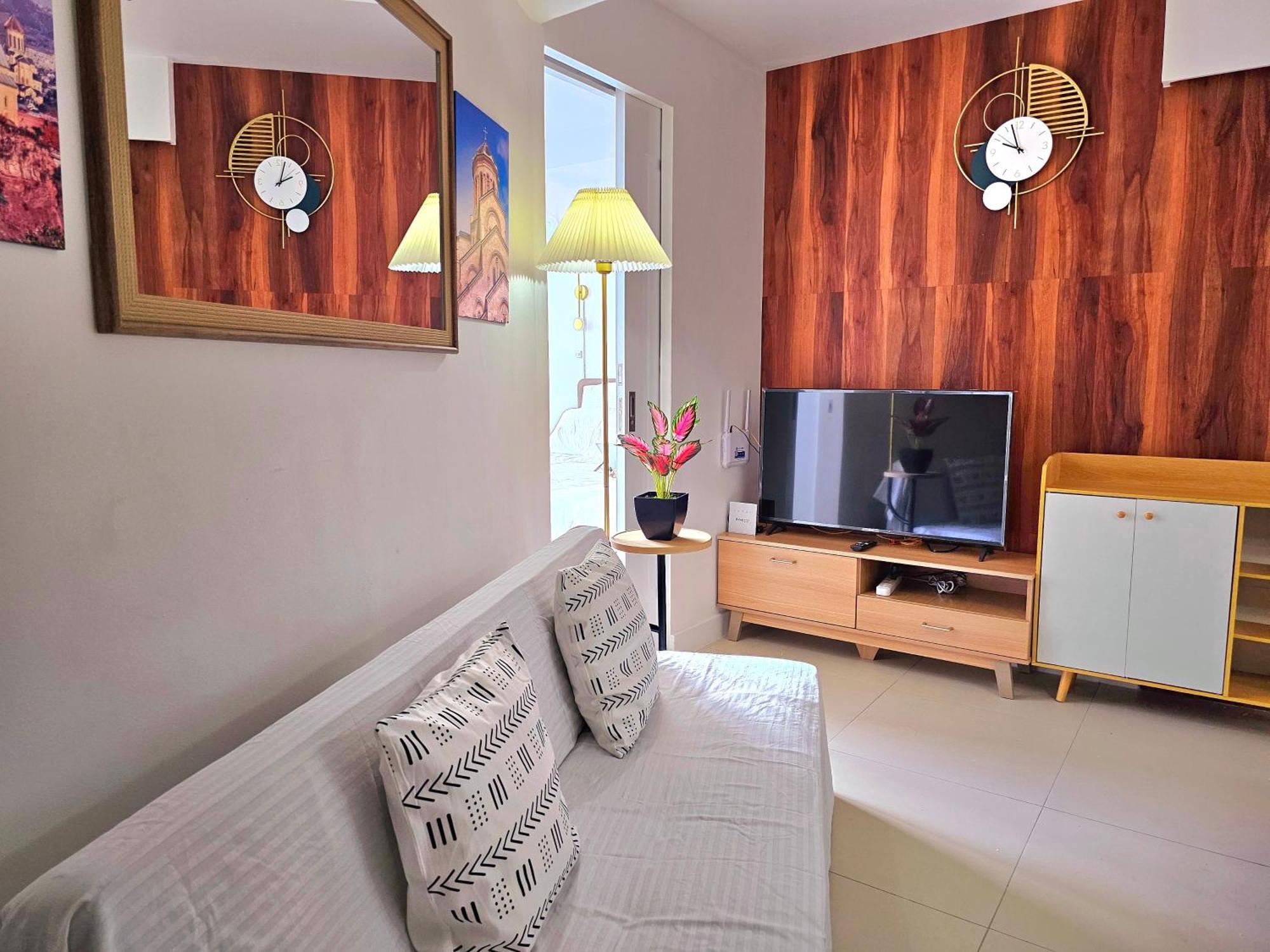 Acellyne'S Suites At The Residences At Commonwealth By Century เกซอนซิตี้ ภายนอก รูปภาพ