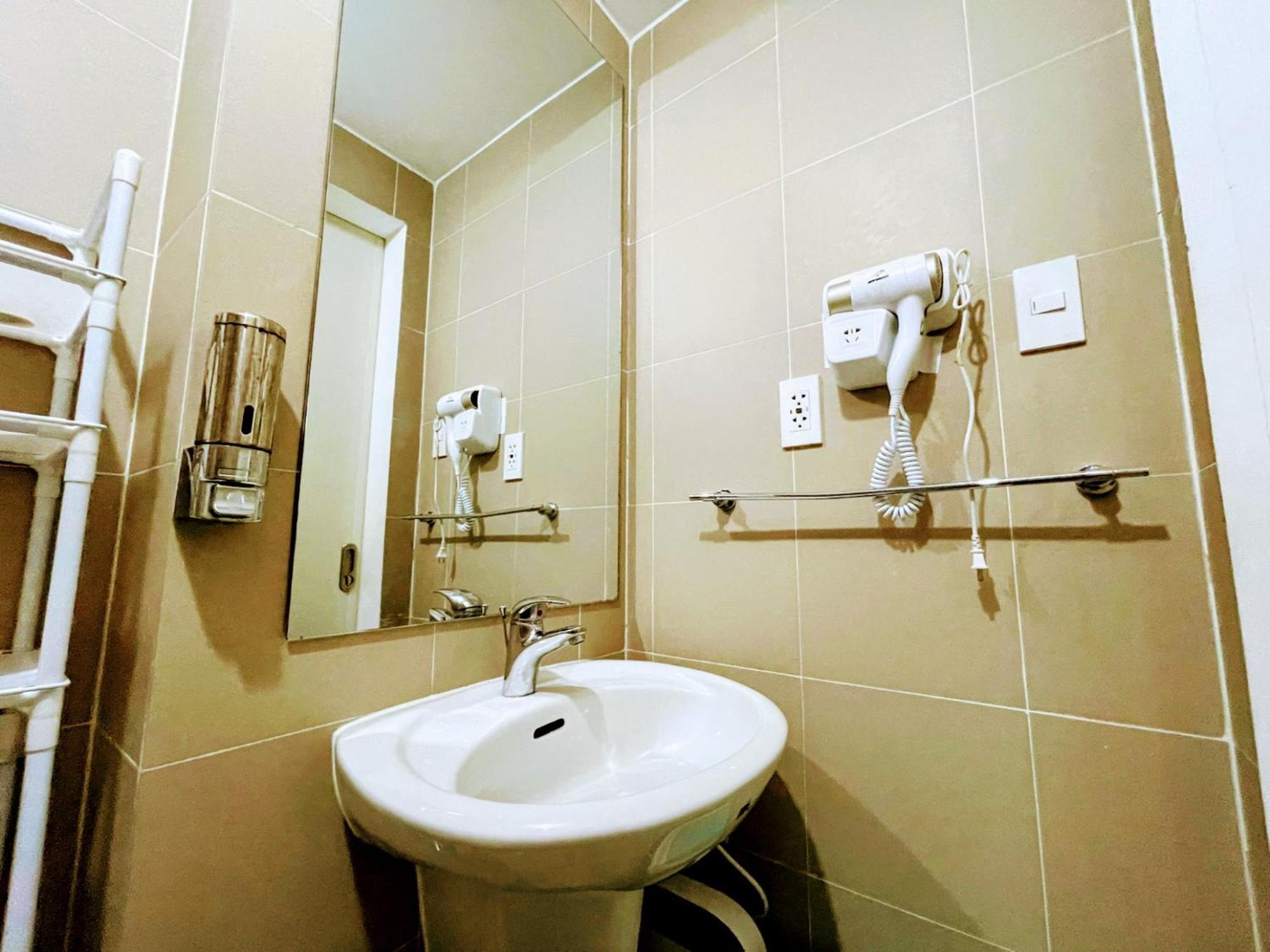 Acellyne'S Suites At The Residences At Commonwealth By Century เกซอนซิตี้ ห้อง รูปภาพ