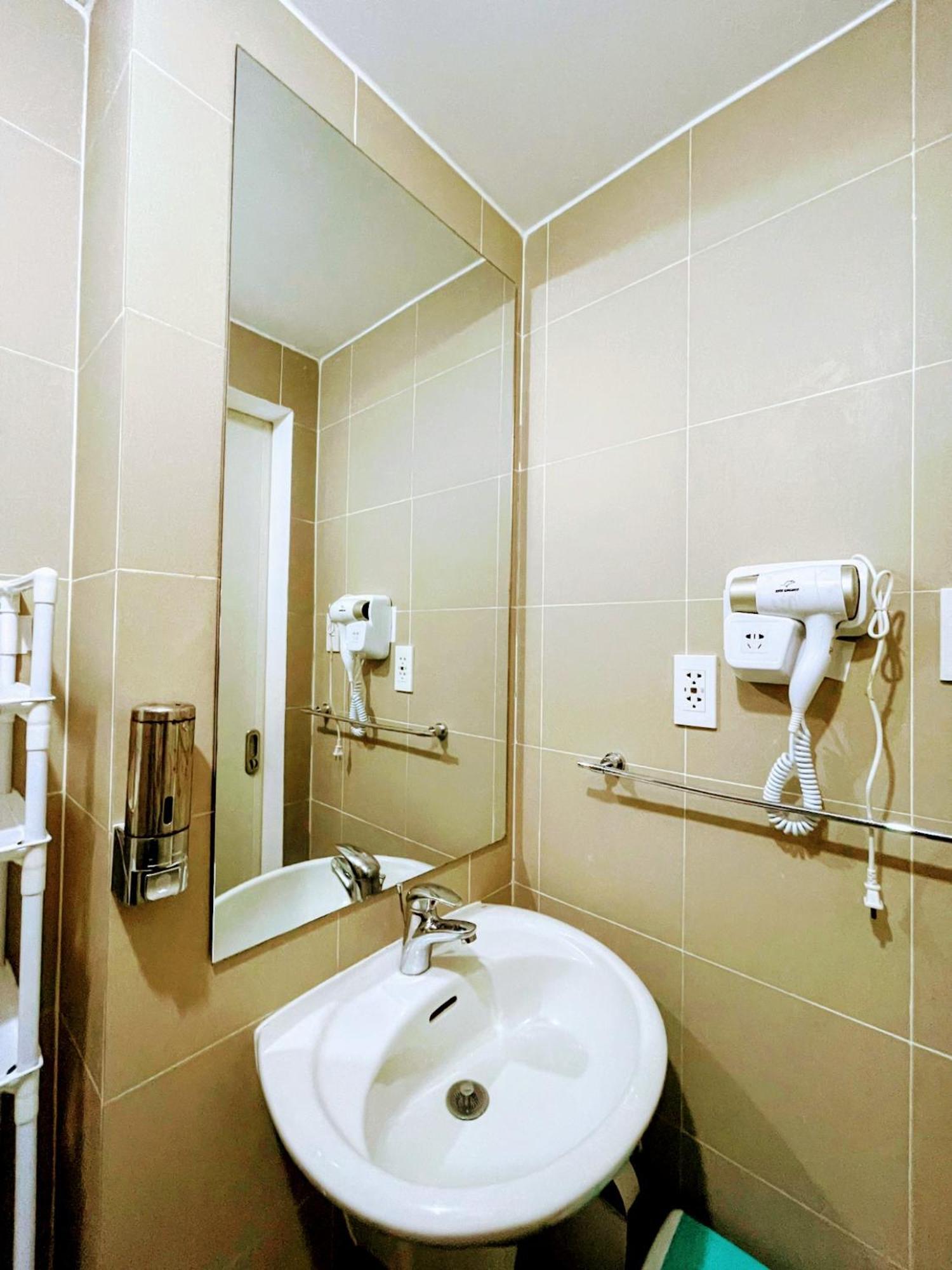 Acellyne'S Suites At The Residences At Commonwealth By Century เกซอนซิตี้ ห้อง รูปภาพ